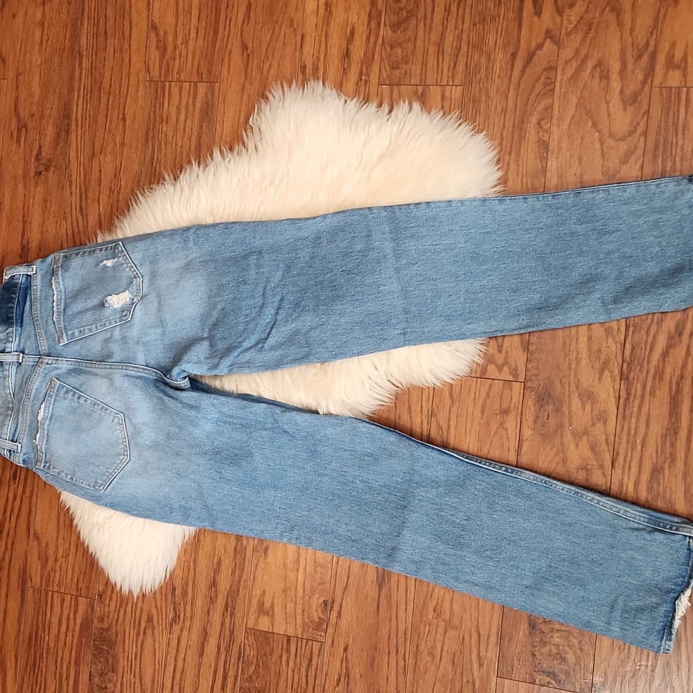 Abercrombie & Fitch 90's Straight Leg Medium Wash Jeans - Picture 2 of 6